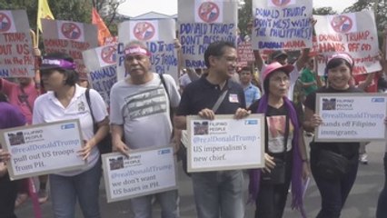 Protesta ante la embajada de EEUU en Manila contra la presidencia de Trump