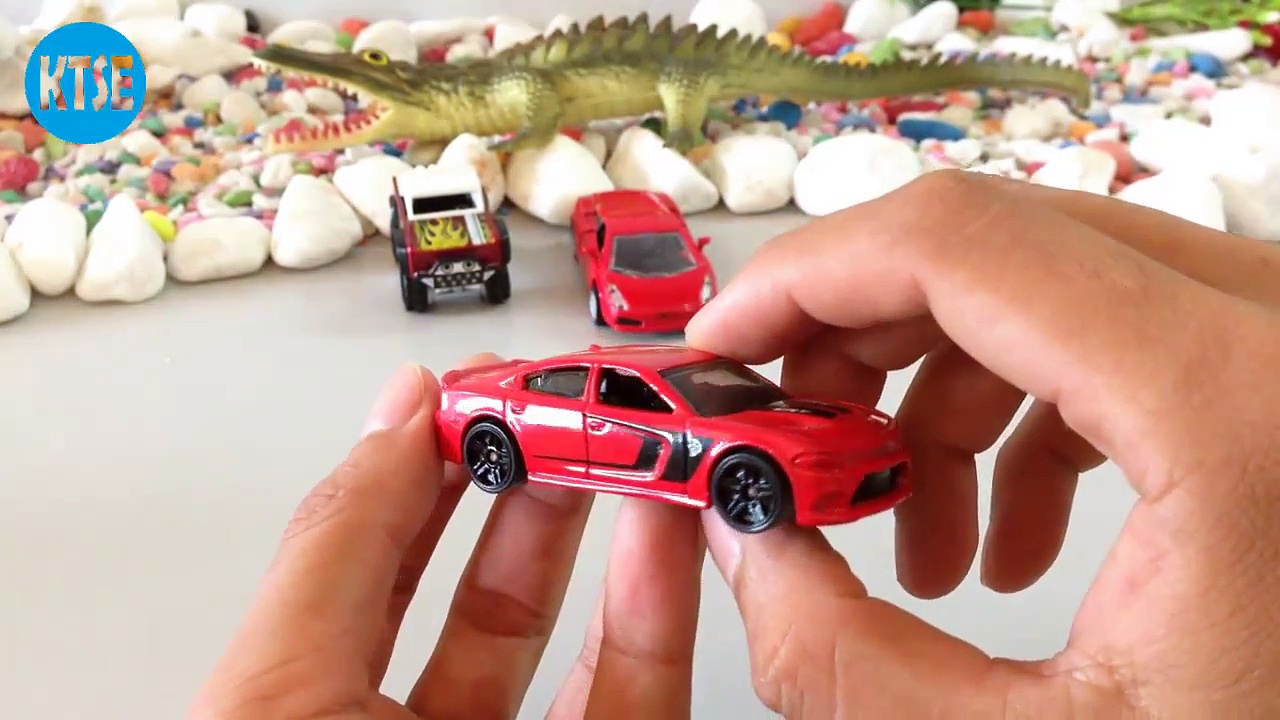Watching with 15 Dodge Charger Srt | Custom Ford Bronco | Die-Cast Car