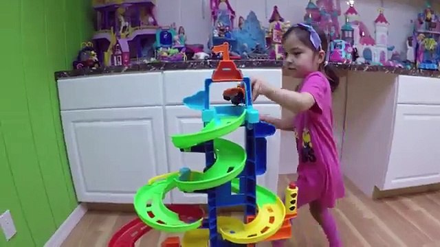 HUGE LITTLE PEOPLE SURPRISE TOY CARS CITY SKYWAY + Learn Colors Big Cars Surprise Egg Opening Toys