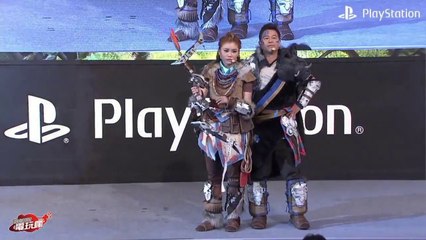 PlayStation - Hiroyuki Oda entra en escena disfrazado de Horizon Zero Dawn