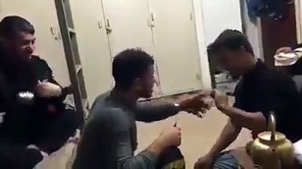 E padrejtë por do qeshni me lot  sd