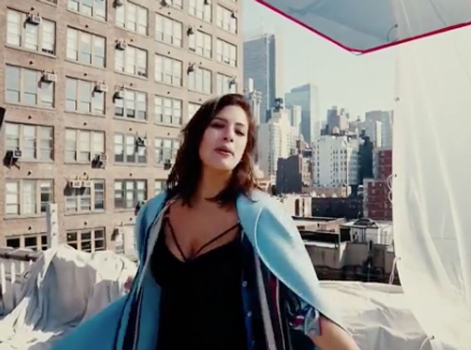 Ashley Graham : une féminité assumée pour Marina Rinaldi !