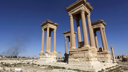 Пальмира: боевики ИГ разрушили фасад Римского театра и тетрапилон