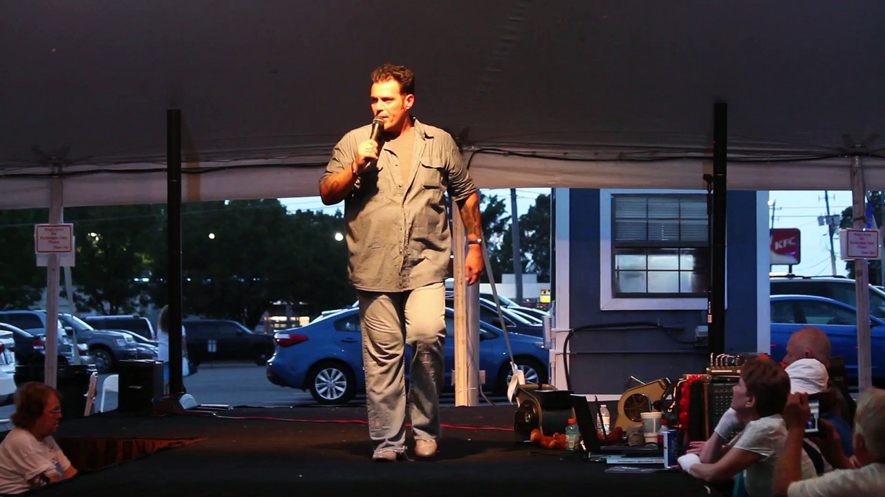 Franz Goovaerts sings 'Walking In Memphis' before Candlelight Elvis Week 2016