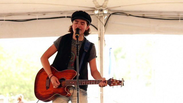 Gavin O'Brien sings 'Blue Suede Shoes' Elvis Week 2016