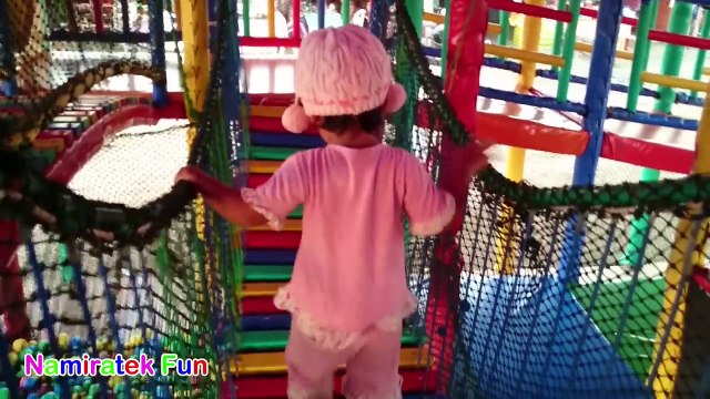 ASIK!!! Bermain Banyak Sekali Mandi Bola Anak-Anak Bersama Banyak Teman yang Asiknya Senang Sekali