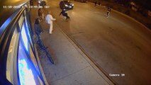 Deux policiers de Chicago abattent un homme armé alors qu'il ouvrait le feu dans un combat de rue
