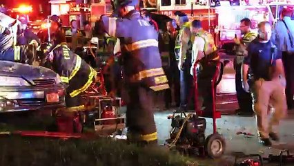 Brooklyn CRASH Fatal MVA, FDNY extracting passengers with Jaws of Life