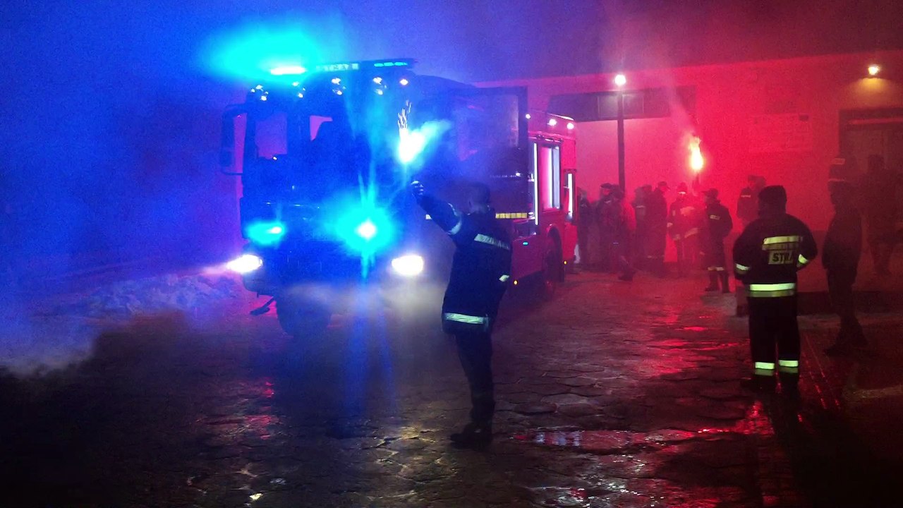 Pokaz sztucznych ogni i rac