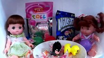 Конфеты Пит яиц с сюрпризом Кукла Ванна время и учим цвета кукла