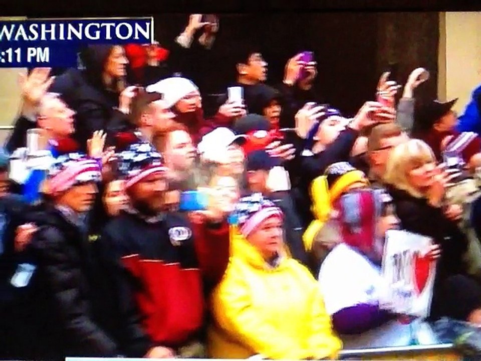 MR.  "PRESIDENT" DONALD J. TRUMP WALK, TO THE WHITE HOUSE.