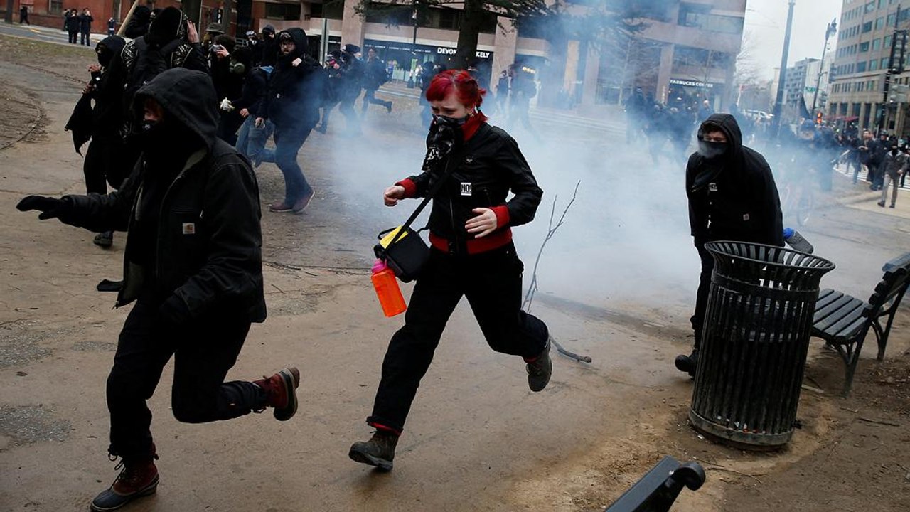 Washington, proteste anti-Trump: 90 arresti