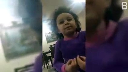 عم تسأل أمها ليش بتحط مكياج!