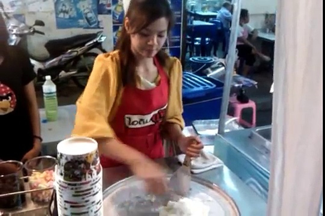 Amazing Street Foods-Thailand Ice Cream-c8hpIpz4s0g