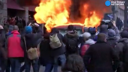 D.C. protesters set limo ablaze near inaugural parade-HnCXp_TOIbE