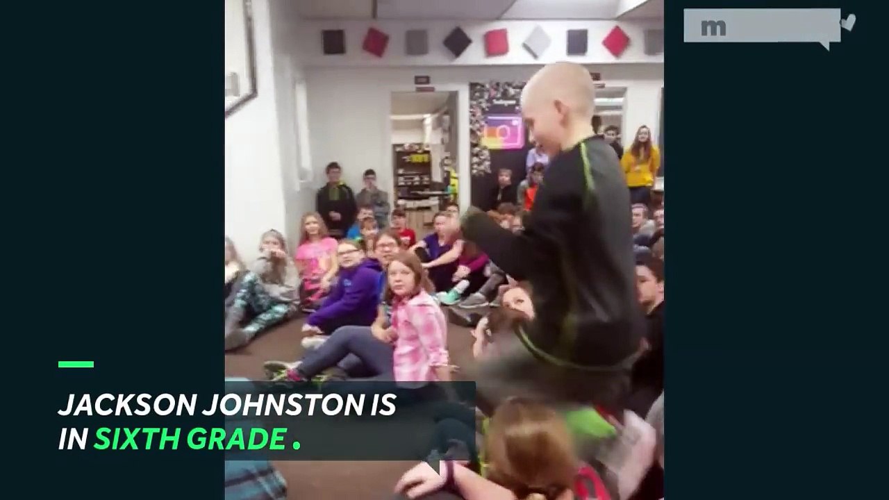 Principal shaves head to help bullied student-FZKuXWAnGrA
