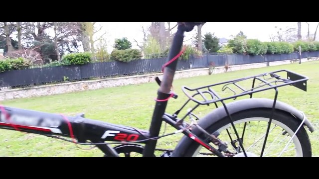 Il piège un vélo et électrocute les voleurs à distance avec une télécommande.