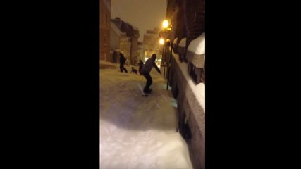 Un snowboarder se fait percuter par une voiture