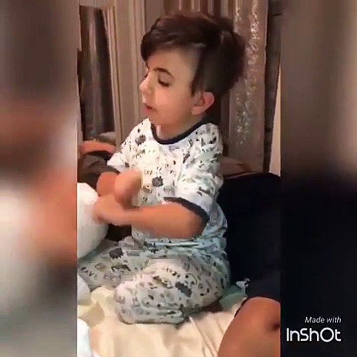 Derek el niño viral el mejor imitador de Bulin 47 bailando Comando