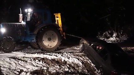 FAIL : Un tracteur voulait sortir cette BMW du fossé mais, ça ne s'est pas vraiment passé comme prévu !