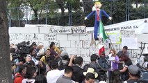 متظاهرون في المكسيك يحرقون مجسما للرئيس الاميركي الجديد