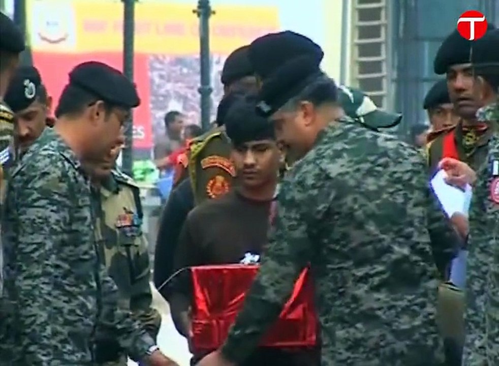 Pakistan Army returns Indian soldier who left Indian Army because of mistreatment of seniors.