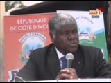 RTI - Don du chef de l`état aux chefs traditionnels atchan et attié du district d`Abidjan