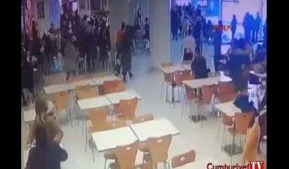 AVM'de büyük panik! Herkes kaçarken o yerinden kımıldanmadı