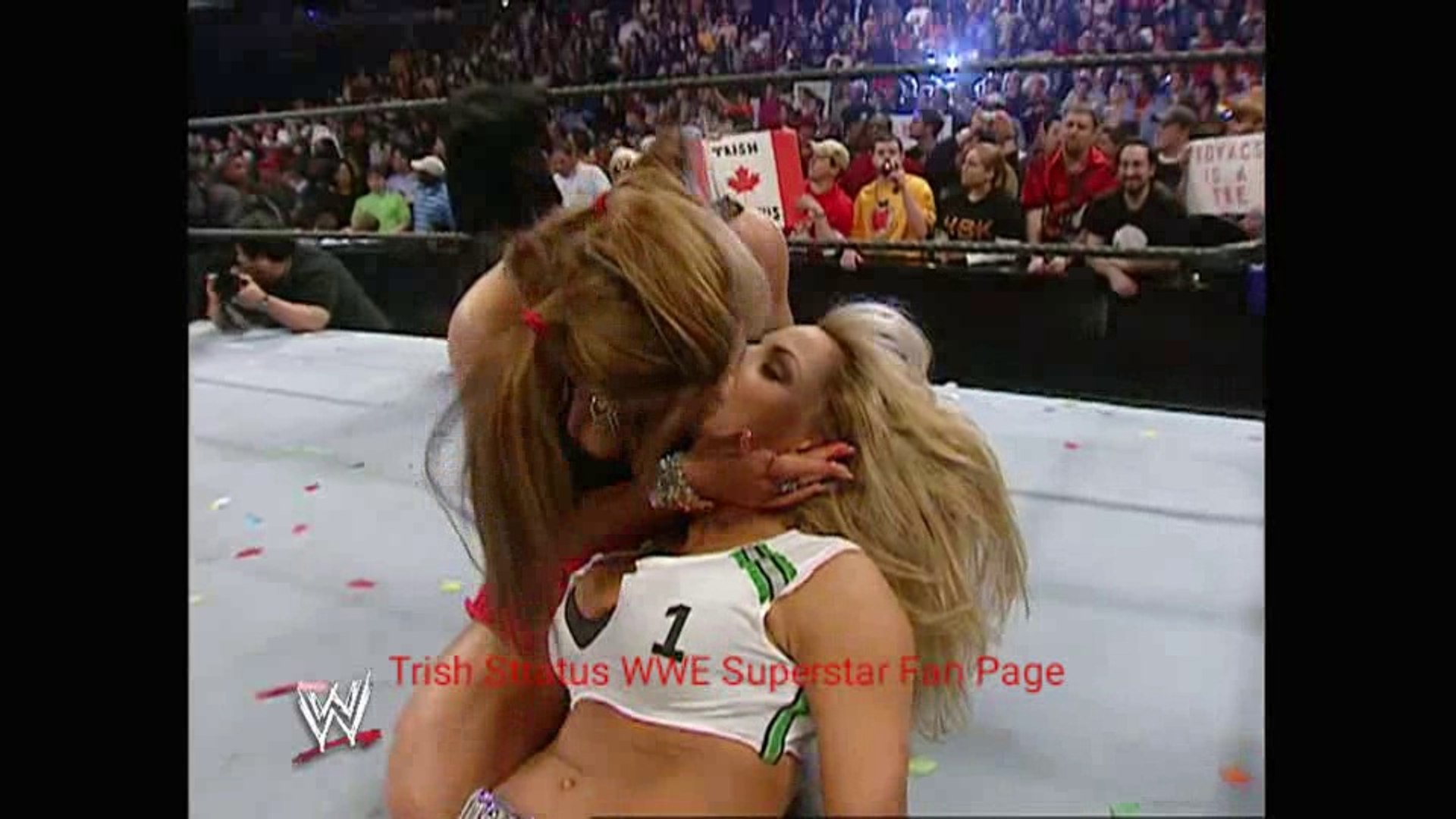 Trish stratus Gets A Huge Gift From Mickie James - video Dailymotion