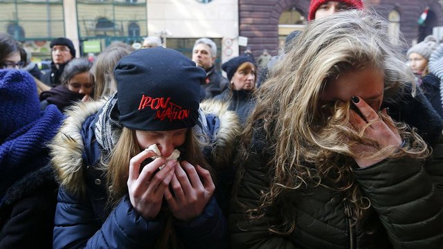 Budapest: in lutto il Liceo classico dove studiavano le vittime dell'incidente sulla A4