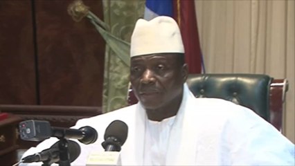 جامي يعلن تخليه عن السلطة ومغادرته غامبيا