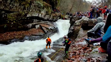 Спасение каякера на горной реке