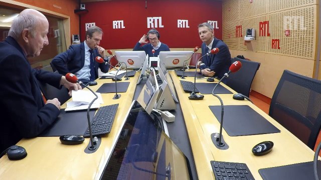 Emmanuel Macron : Beaucoup de députés socialistes dorment très mal , note Olivier Mazerolle