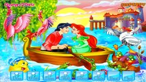 A pequena sereia Ariel com seu principe no barco