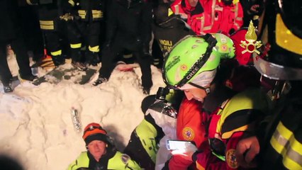 Valanga sull'hotel altre persone estratte vive