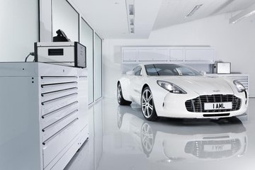 MEGAFACTORIES  Aston Martin ONE-77