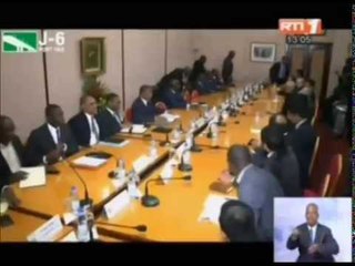 Séance de travail entre le premier ministre et une délégation d`hommes d`affaires indiens