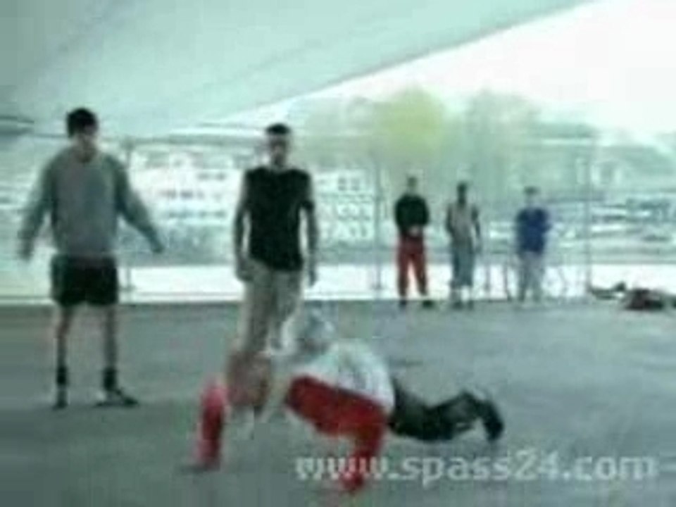 VIDEOCLIP - Ronaldinho vs Stickman (pub nike)