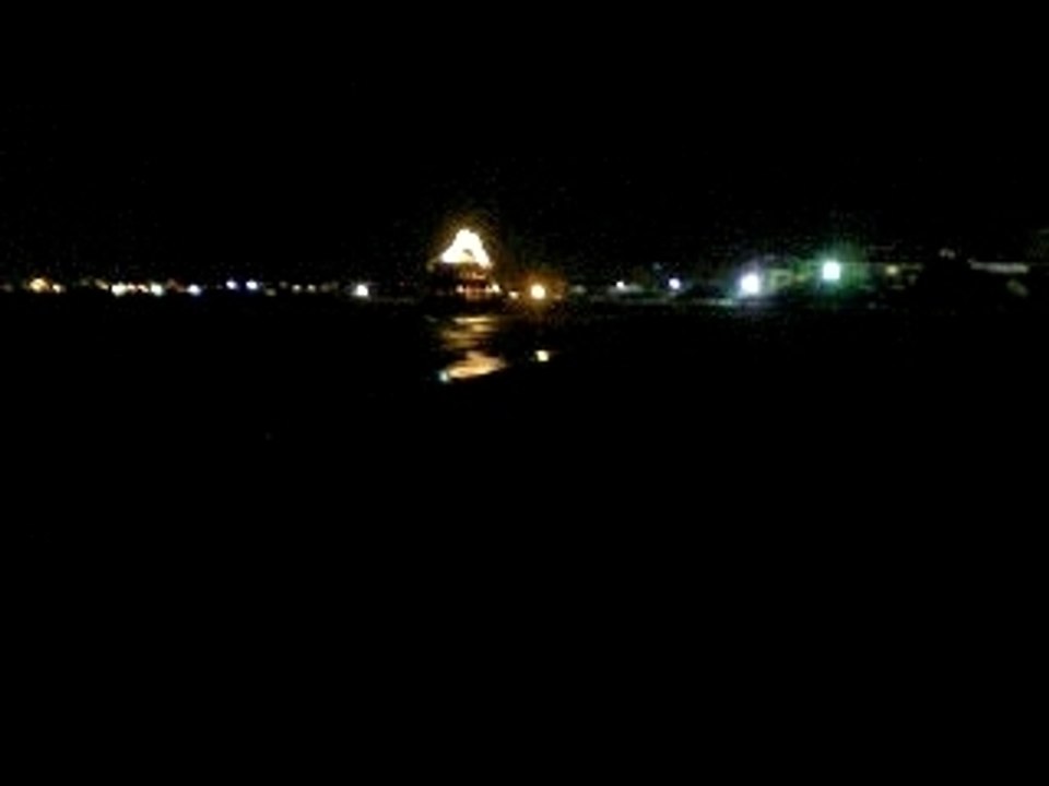 Vue de nuit sur la mer méditerranée à Monastir