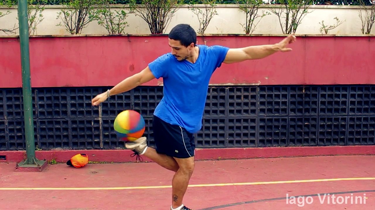 TROCANDO AS BOLAS #1 (Futebol Freestyle)-cWglm4N8lI8