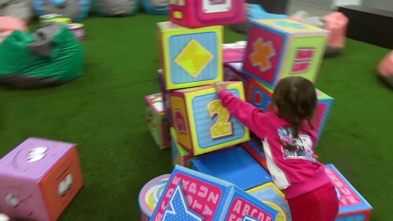 Влог. Мама не сломала шею в  батутном центре. Скалодром  для детей, спорт, семейка, рекорд. папа топ