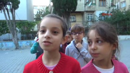Istiklal Marşı Okuyan Suriyeli Çocuklardan 'Sev Kardeşim'li Gösteri