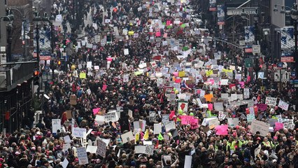 Download Video: USA, la marcia fiume delle donne contro Trump