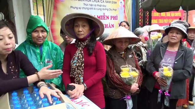 Phát Cơm & Tặng Quà Tới Các Bệnh Nhân Tại Bệnh Viện Đa Khoa Tỉnh Nam Định - Ngày 8 Tháng 3 Năm 2015