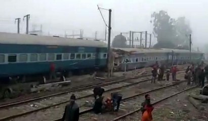 Hindistan’da tren raydan çıktı: 26 ölü