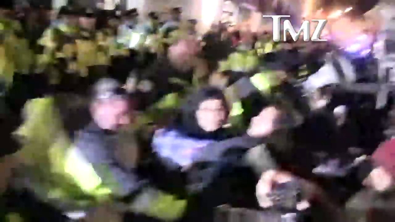 Chaotic Scene at Anti-Trump Rally in D.C. _ TMZ-RDa7aRjOASE