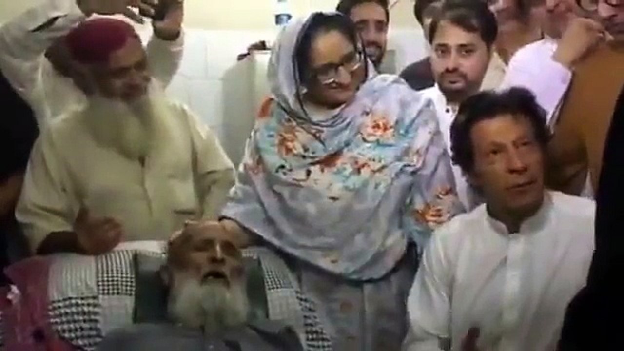 Imran Khan with Edhi-nSSr_fc9FWI