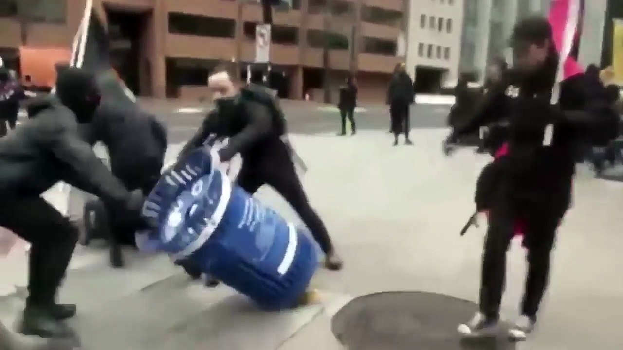 Riots break out in Washington over Trump inauguration DisruptJ20-AqqUDAWPhiA