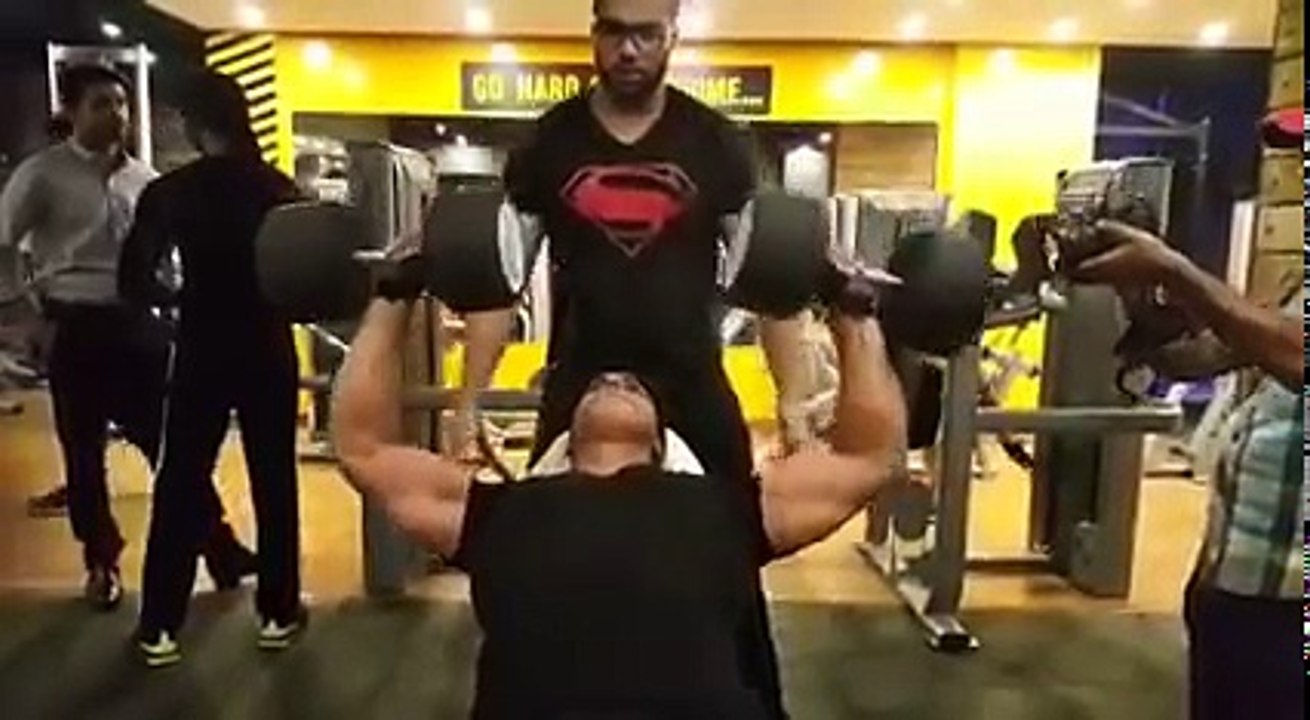 Shoaib Akhtar Exercise in Gym-FIy_j1dMc4g