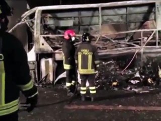 ইতালিতে স্কুলবাসে আগুন, ১৬ জন নিহত